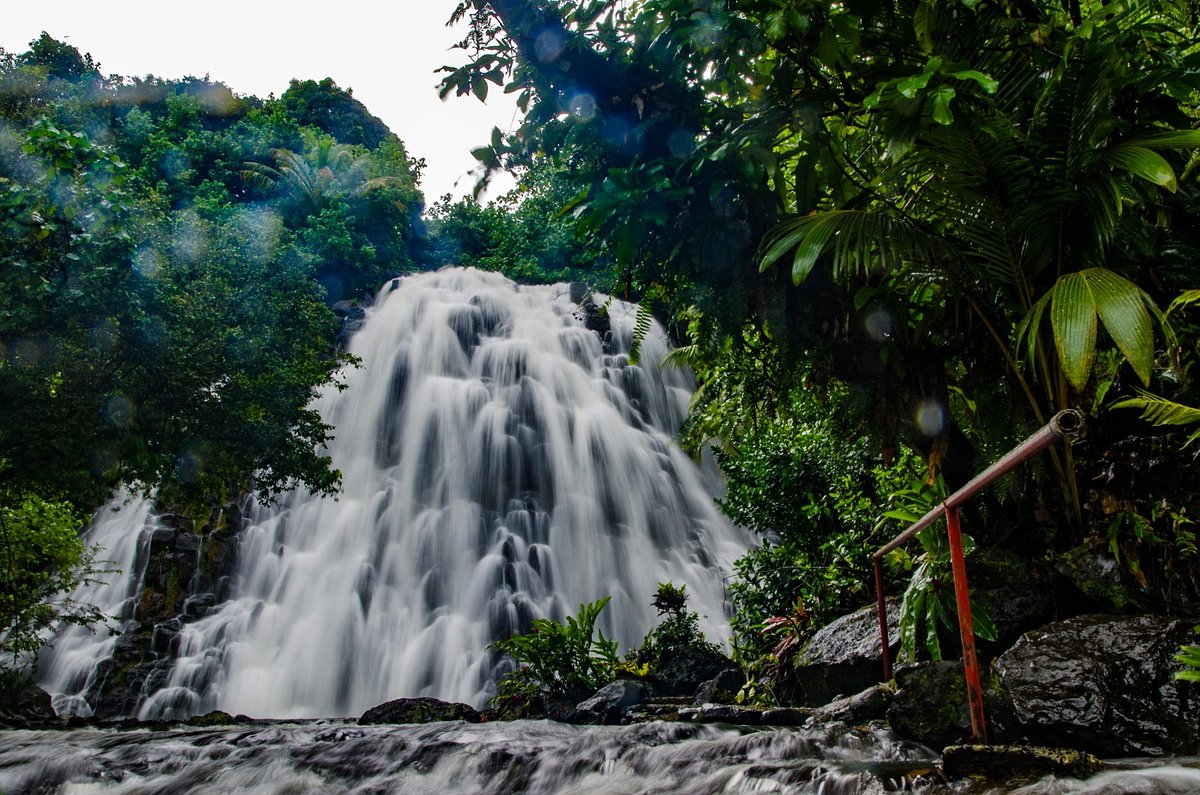 Kepirohi Waterfall (POHNPEI)